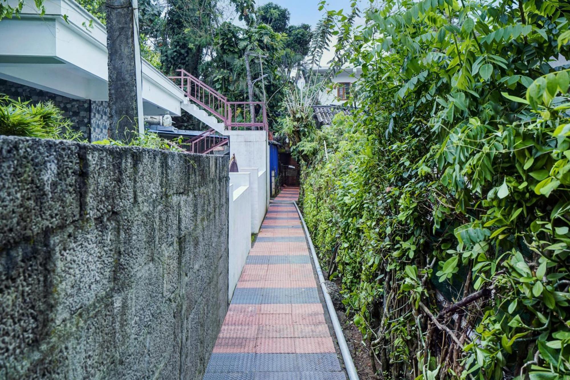 Oyo Flagship Meadow View Inn Thekkady Kültér fotó